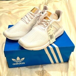 NIB Adidas Women's Swift Run Sneakers